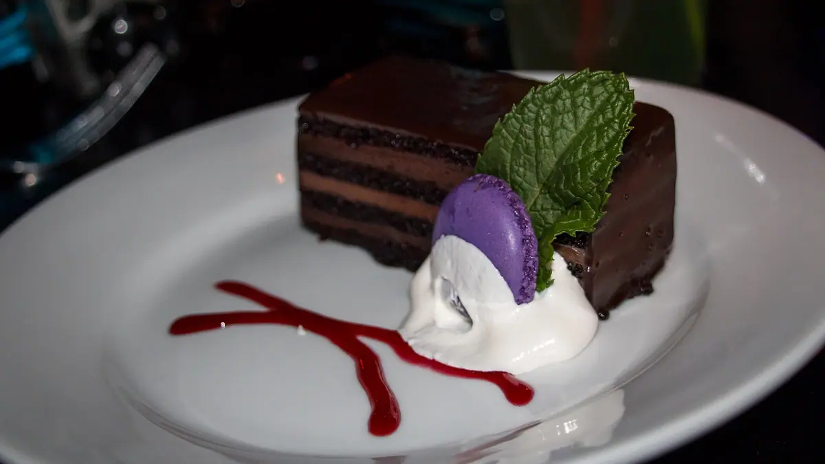 Cakes & Bakes – cake shop in Goodmayes, London